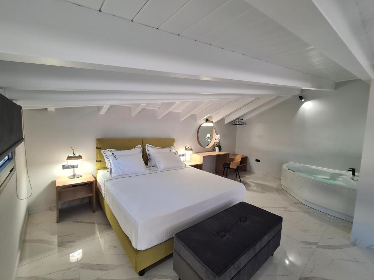 Ilia'S Luxury Suites - Adults Only Xylokastro Exteriör bild